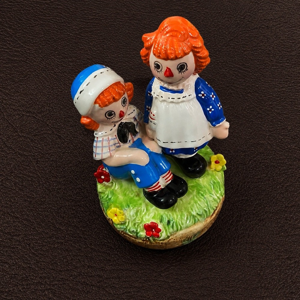 Vintage 1974 Schmid Raggedy Ann and Andy Revolving Music Box Ceramic Figurine - Picture 5 of 11